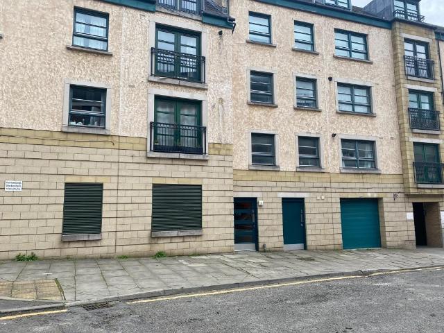Henderson Place, New Town, Edinburgh. 1 bed flat to rent £1,350 pcm £312 pw