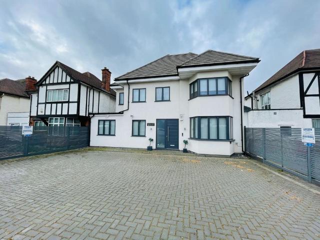 Hendon, London NW4 2 bed apartment to rent £1,950 pcm £450 pw
