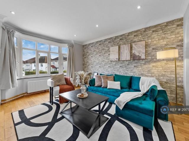 Hendon, London, NW4 3 bed semi detached house to rent £4,600 pcm £1,062 pw