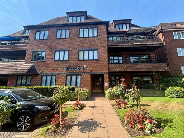 Hendon Lane, Finchley 3 bed flat to rent £3,850 pcm £888 pw