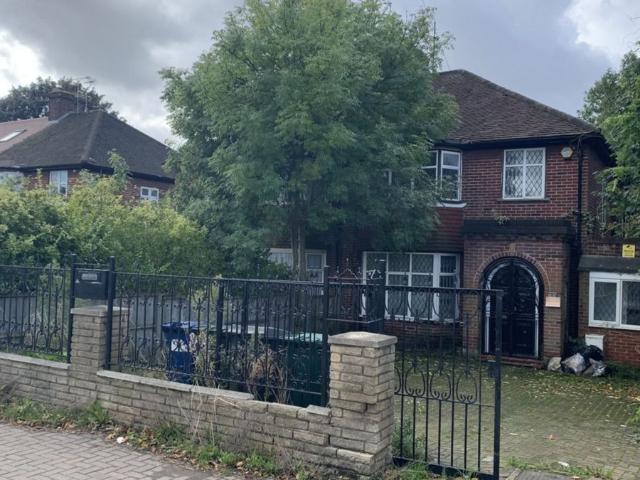 Hendon Way, Barnet NW2, 7 bed terraced house to rent, £4,800 pcm | PrimeLocation