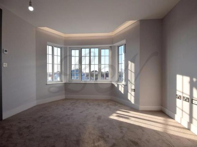 Hendon Way, London NW4, 2 bed flat to rent, £1,900 pcm | PrimeLocation