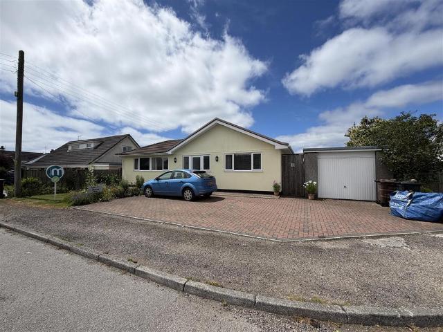 Hendra Close, Ashton 4 bed bungalow to rent £1,440 pcm £332 pw