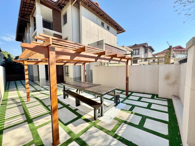 Hendra Estates Gorgeous Ground Floor, Pet Friendly Apartment For Rent In Izinga