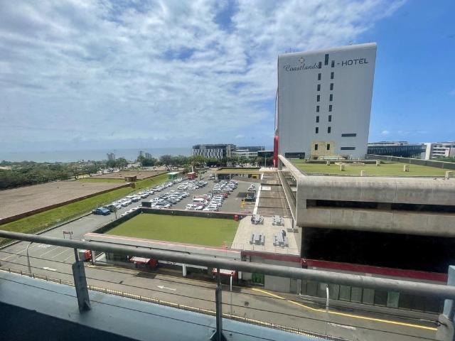 Hendra Spacious, Modern 3 Bedroom Apartment for Rent in Gateway
