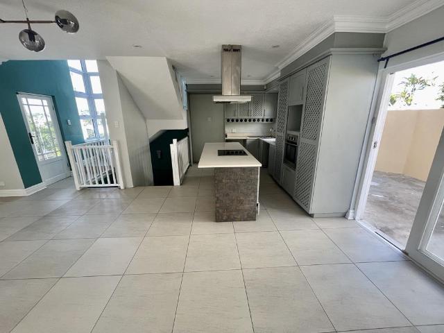 Hendra Stylish Renovated Duplex in Secure Ilala Ridge Estate | Splash Pool, Study & Triple Garage