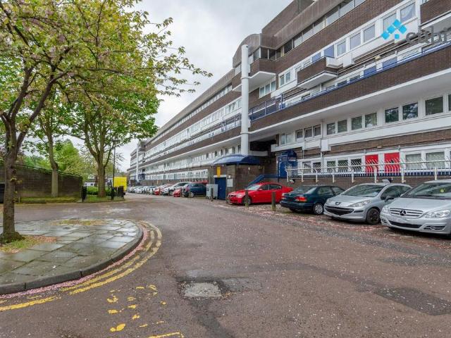 Henfield Close, London N19 4 bed maisonette to rent £3,298 pcm £761 pw
