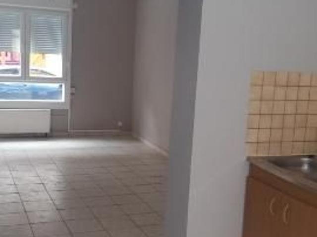 HENIN BEAUMONT, centre: maison de type 3 à 640 euros
