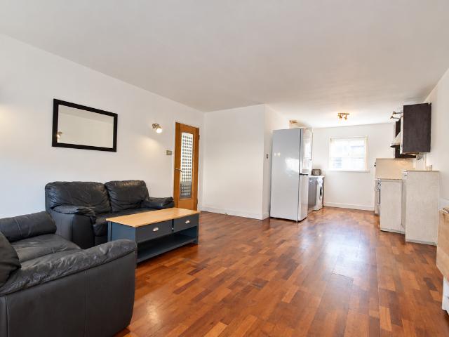 Henke Court, Cardiff CF10, 1 bed flat to rent, £875 pcm | PrimeLocation