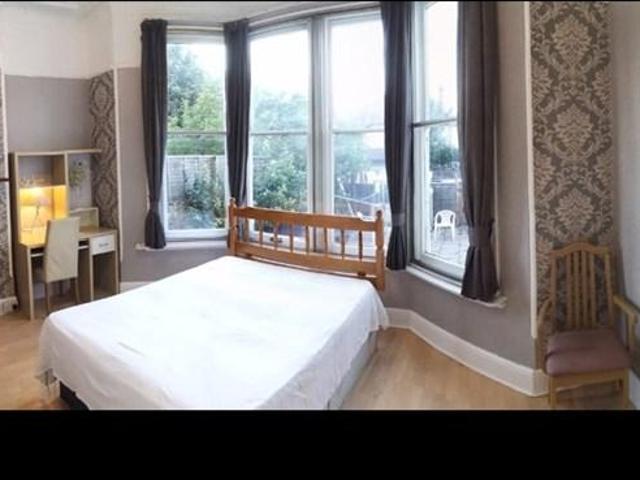 Henleaze Road, Bristol, BS9 1 bed in a house share to rent £850 pcm £196 pw