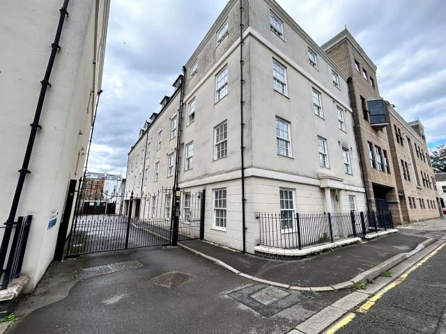 Henley Court, Gloucester GL1, 2 bed flat to rent, £1,025 pcm | PrimeLocation
