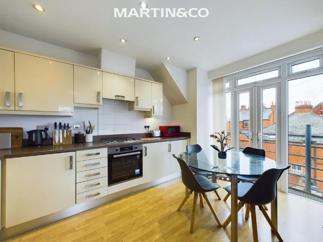 Henley Court, Egham TW20 2 bed apartment to rent £1,550 pcm £358 pw