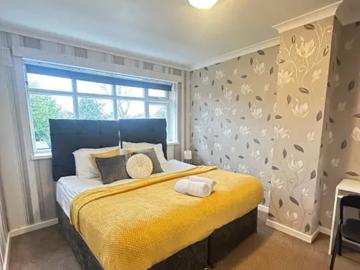 Henley Crescent, Ulverley Green, B91 2JD, United Kingdom | 4 bed apartment for rent #160327948 | Rentberry