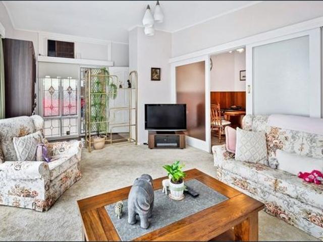 HENLEY BEACH LIFESTYLE LIVING SURE TO DELIGHT AND SATISFY EVERYONE