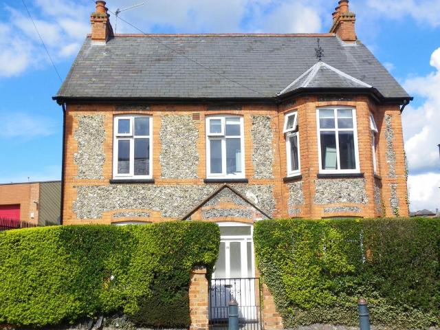 Henley On Thames, Oxfordshire RG9 1 bed apartment to rent £1,050 pcm £242 pw