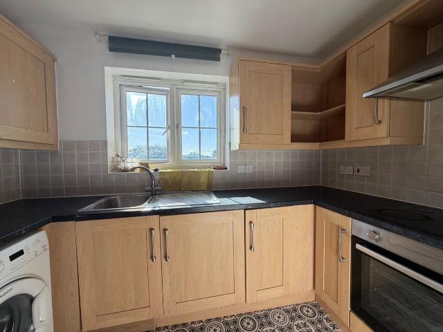 Henley Road, Bedford MK40, 2 bed flat to rent, £1,200 pcm | PrimeLocation