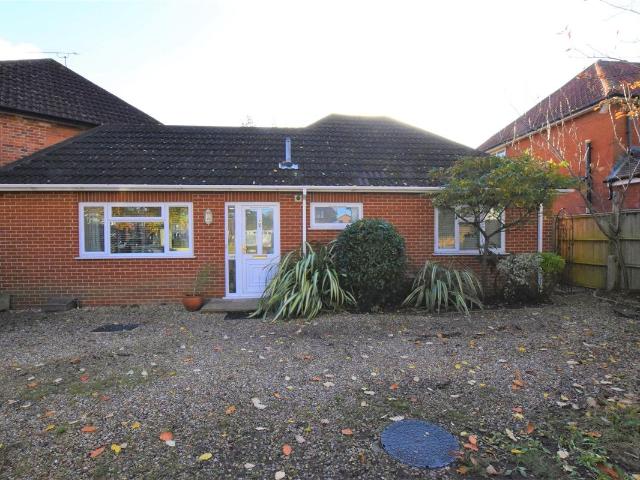 Henley Road, Caversham RG4, 2 bed bungalow to rent, £1,750 pcm | PrimeLocation