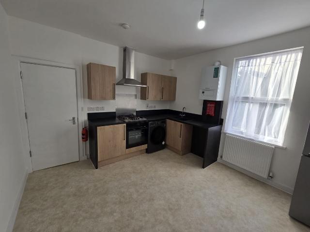 Henley Road, Ilford IG1, 2 bed flat to rent, £1,600 pcm | PrimeLocation