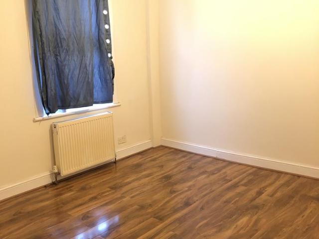 Henley Road, Ilford IG1 4 bed terraced house to rent £2,800 pcm £646 pw
