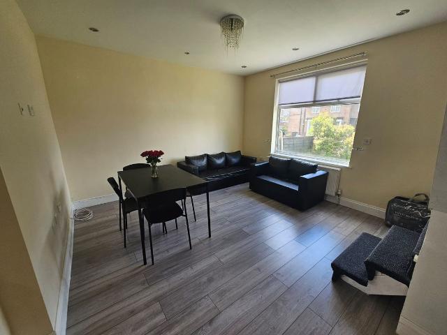 Henley Road, Ilford IG1, 4 bed town house to rent, £2,950 pcm | PrimeLocation