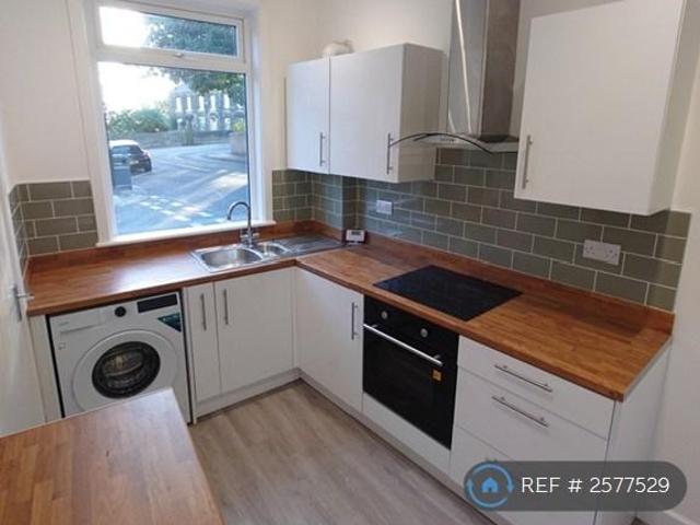 Henley Road, Leeds, LS13 2 bed terraced house to rent £895 pcm £207 pw