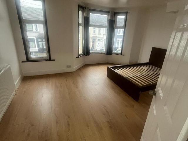 Henley Road, Loxford, London, IG1 2TR, United Kingdom | 2 bed apartment for rent #140800396 | Rentberry