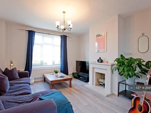 Henningham Road, London, N17 1 bed in a house share to rent £800 pcm £185 pw