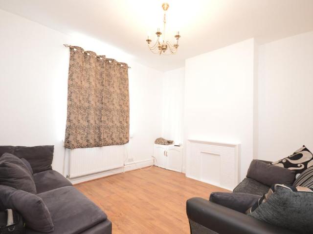 Henniker Road, Stratford, E15 1JZ 4 bed terraced house to rent £2,850 pcm £658 pw