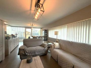 Halfopen hedendaagse woning met 3 slaapkamers, inpandige garage en tuintje op 3a 10ca