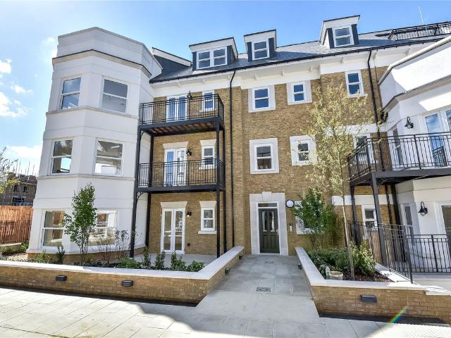 Henrietta Place, King Edward Gardens, Tunbridge Wells TN4, 2 bed flat to rent, £2,000 pcm | PrimeLocation