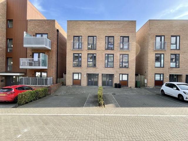 Henrietta Way, Campbell Park 4 bed townhouse to rent £2,100 pcm £485 pw