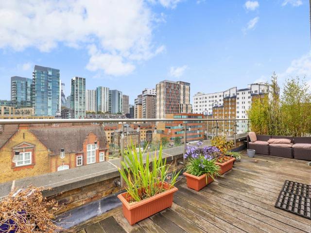 Henriques Street, E1 2 bed penthouse to rent £3,650 pcm £842 pw