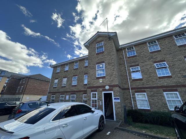 Henry Bird Court, NORTHAMPTON, NN4 2 bed flat to rent £1,100 pcm £254 pw
