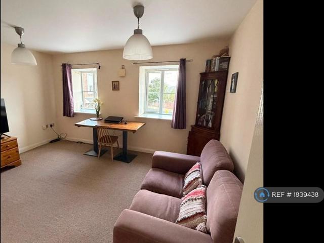 Henry Bird Way, Northampton, NN4 2 bed flat to rent £875 pcm £202 pw