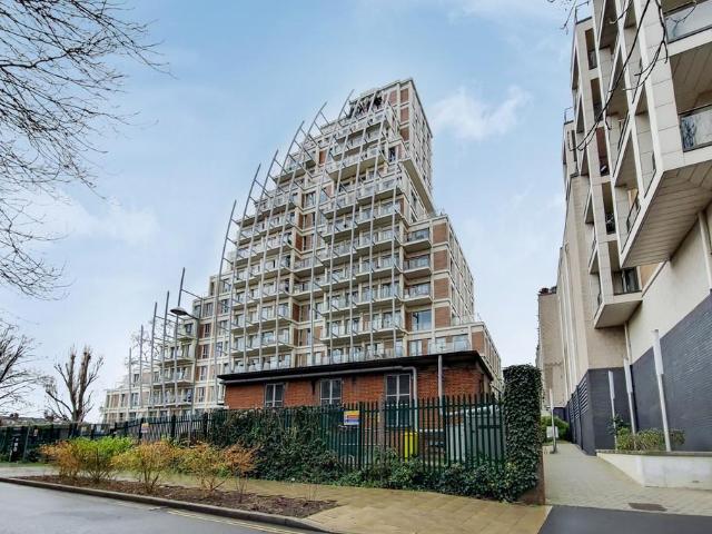 Henry Macaulay Avenue, Kingston Upon. 2 bed apartment to rent £2,800 pcm £646 pw