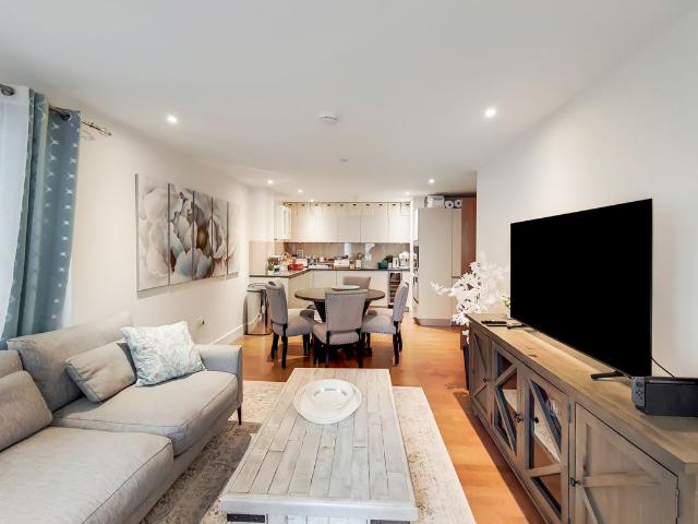Henry Macaulay Avenue, Kingston Upon Thames KT2, 2 bed flat to rent, £2,700 pcm | PrimeLocation