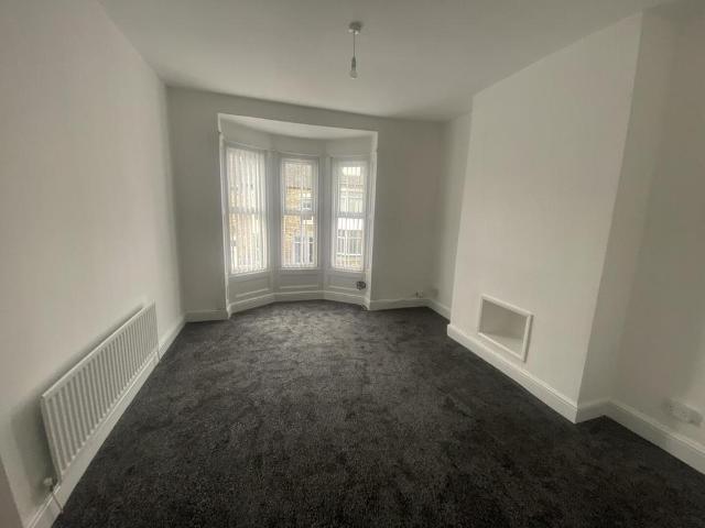 Henry Nelson Street, South Shields 2 bed flat to rent £650 pcm £150 pw