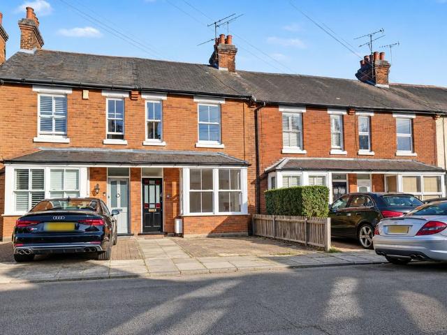 Henry Road, Chelmsford CM1 3 bed terraced house to rent £1,800 pcm £415 pw