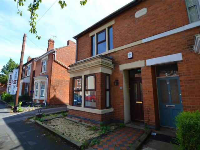 Henry Road, GLOUCESTER GL1 5 bed semi detached house to rent £2,625 pcm £606 pw