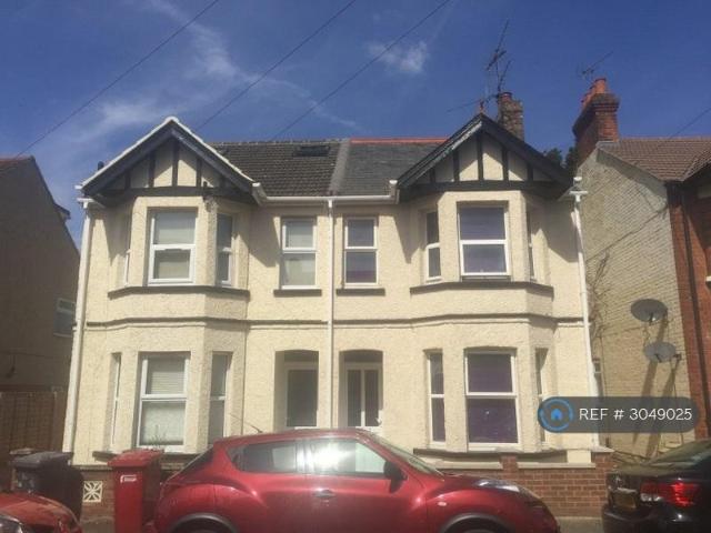 Henry Road, Slough, SL1 1 bed in a house share to rent £700 pcm £162 pw