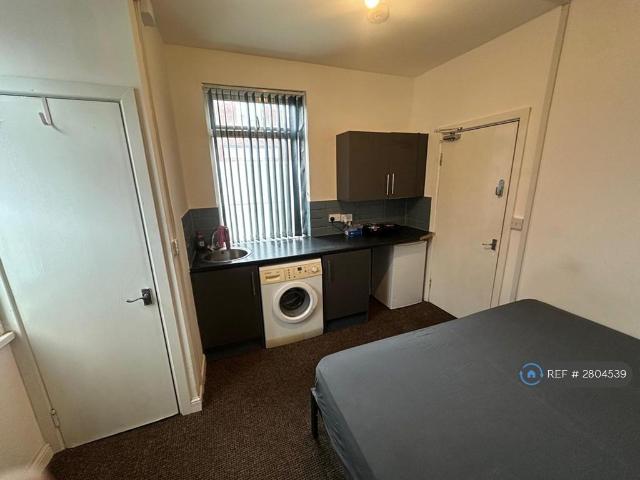 Henry St, Wakefield, WF2 Studio to rent £550 pcm £127 pw