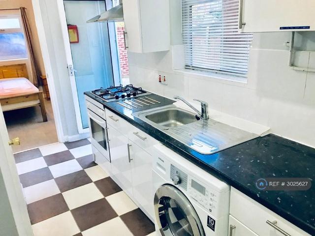 Henry St, Reading, RG1 Studio to rent £970 pcm £224 pw