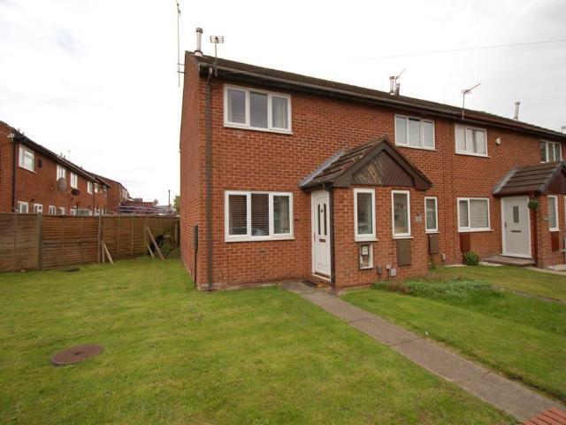 Henry Street, Stockport SK1 2 bed house to rent £1,100 pcm £254 pw