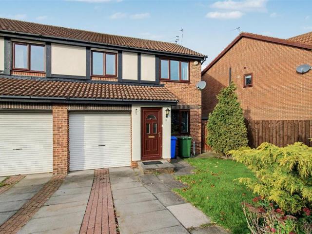Henshaw Grove, Holywell 3 bed semi detached house to rent £1,350 pcm £312 pw