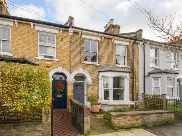 Henslowe Road, London, SE22 1 bed apartment to rent £2,400 pcm £554 pw