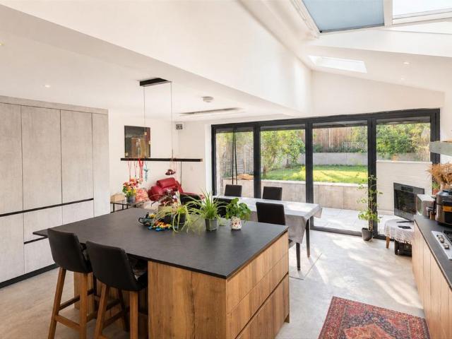 Henslowe Road, London SE22 5 bed terraced house to rent £5,000 pcm £1,154 pw