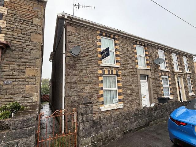 Heol Cae Gurwen, Ammanford, SA18 3 bed house to rent £775 pcm £179 pw