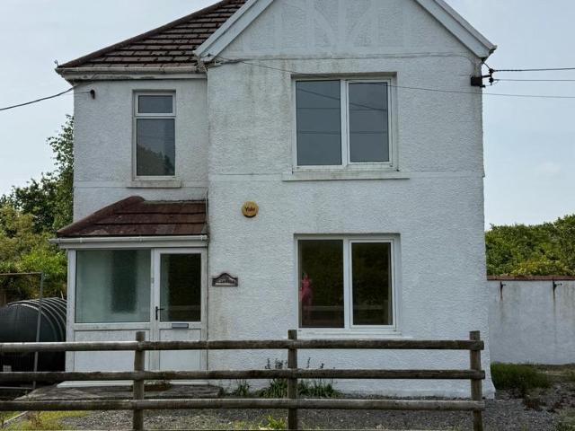 Heol Lotwen, Capel Hendre SA18 2 bed detached house to rent £925 pcm £213 pw