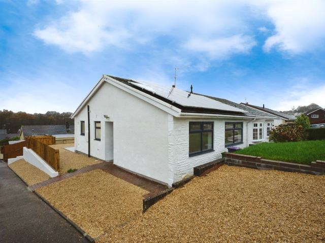 Heol Padarn, Pontypool NP4, 2 bed bungalow to rent, £995 pcm | PrimeLocation