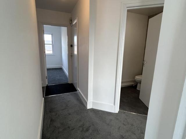 Heath Terrace, Leamington Spa CV32 2 bed flat to rent £1,300 pcm £300 pw